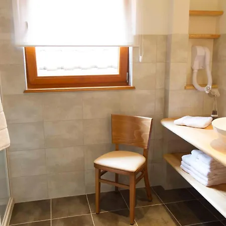 La Griffe A Foin Au Restaurant Raisin D'or Bed & Breakfast *