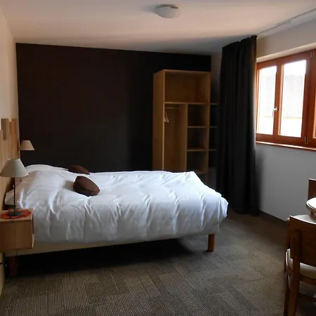 Nocleg ze śniadaniem La Griffe A Foin Au Restaurant Raisin D'or